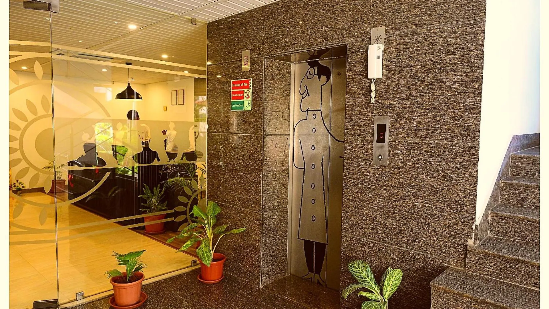 Varanasi Hotel Shree Singh Palace Near Kashi Vishwanath Temple - A Premium Hotel In Varanasi