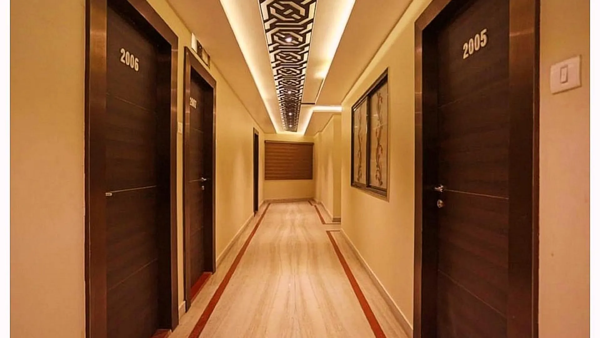 Varanasi Hotel Shree Singh Palace Near Kashi Vishwanath Temple - A Premium Hotel In Varanasi India